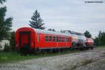 Am 17.05.09 war der Ausbildungszug Gefahrgut der DB in Memmingen zu Gast und auf einem Gleis im ehem. G�terbahnhof abgestellt. Interessant ist der Leckagewagen (ganz hinten), der mehrere Lecks zu Ausbildungszwecken hat. Die Wagennummern sind von vorne nach hinten: 60 80 99-03 000-9, 80 80 973 6 002-4 und 80 80 973 6 003-2