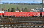 Der Würzburger Tunnelrettungszug (TRZ) am 08.03.2026 bei seiner sonntäglichen Bewegungsfahrt im westlichen Gleisvorfeld des Hauptbahnhofs. Der DB Netz Notfalltechnik Transportwagen 1 (99 80 9370 100-6 D-DBMP).