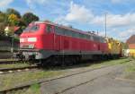 218 272-3 steht am 02. Oktober 2012 mit einem Schneepflug in Kronach abgestellt.