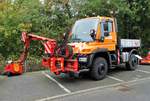 HEAG mobilo Mercedes Benz Zweiwege Unimog mit Mähvorsatz am 07.10.17 in D beim Tag der offenen Türarmstadt 