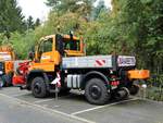 HEAG mobilo Mercedes Benz Zweiwege Unimog mit Mähvorsatz am 07.10.17 in Darmstadt beim Tag der offenen Tür