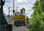 Liebherr 900 2-Wege-Bagger beim Umsetzen innerhalb des Bahnhofs Remagen - 16.07.2018