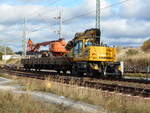 Zweiwegebagger an der westlichen Bahnhofseinfahrt von Bergen/Rügen am 07.Oktober 2018.