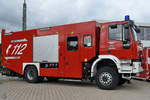 Ein Hilfeleistungslöschfahrzeug (HLF)24/14-Schiene von Iveco der Feuerwehr Altenbeken.
