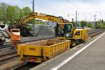 PERZL Liebherr 922 Rail am 18.04.20 in Bad Vilbel Bhf vom Bahnsteig aus fotografiert