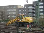 Baustelle Gelsenkirchen Hbf.,Zweiwege-Bagger der Firma Heitkamp.