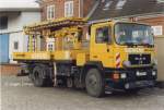 MAN Zweiwege-Lkw in Itzehoe whrend der Arbeiten zur Elektrifizierung der Marschbahnstrecke Elmshorn-Itzehoe 1997-1998.