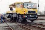 MAN Zweiwege-Lkw in Itzehoe whrend der Arbeiten zur Elektrifizierung der Marschbahnstrecke Elmshorn-Itzehoe 1997-1998.