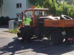 Zweiwege Unimog der Fraport beim Aufsetzen auf die Isenburger Bahngleise.