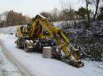 Ein Zweiwegebagger in Aglasterhausen Bhf abgestellt.