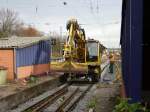 Ein Zweiwege Bagger in Frankfurt Mainkur am 02.12.06