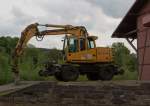 Zweiwege Bagger der DB Gleisbau GmbH am 19.05.2011 in Herdorf am ehemaligen Gterbahnhof.