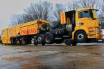 Der SF02 W-FS Truck von STRABAG am 22.12.2011 in Aachen West.