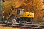 1604 ZW Atlas Zweiwegebagger bei der Arbeit im Bahnhof Hochstadt Marktzeuln am 05.11.2011.