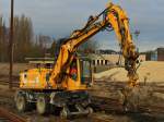 Zweiwegebagger der Firma Hering Gleisbau Gmbh am 21.02.2012 beim Aufgleisen in Aachen West