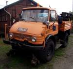 Ein Zweiwege Unimog steht am 11.05.13 in Darmstadt 