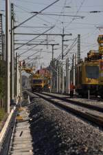 Auch Zweiwegefahrzeuge sind im Einsatz. 03.10.2013  14:38 Uhr zwischen Radebeul West und Coswig.