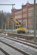 Ein Zweiwegebagger der STRABAG bei abschlieenden Arbeiten im Bereich des 2.