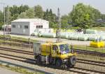 Mercedes Unimog 400 Zweiwegefahrzeug am 10.06.2014 auf der KBS 880 bei Pleinting.