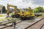 Rottenkraftwagen und Zweiwegebagger der Ilztalbahn im Bahnhof Waldkirchen.