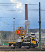 MB Zweiwege Ateco 1828 der Fa. Balfour Beatty, bei Oberleitungs -Arbeiten am 28.3.2016 in Herzogenrath