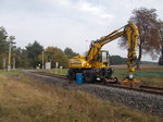 Auf dem Anschlußgleis zum Bundeswehrlager Utzedel stand,am 14.Oktober,dieser Zweiwegebagger.