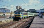 Mit dem D 240 Ost-West-Express verlässt die 2716 der SNCB um 1997 den Aachener Hauptbahnhof in Richtung Brüssel