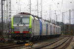 475 412-3 von BLS steht abgestellt in Aachen-West. 
Aufgenommen in Aachen-West. 
Bei Sonne und Wolken am Nachmittag vom 25.12.2017.