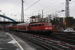 Die Schnapszahllok 111 111 der DB Regio NRW mit Dostos auf der Linie RE 9   Aachen - Siegen bei der Einfahrt in die Abstellgleise.