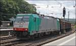 Aus dem Archiv: 2821 mit einem Gterzug Richtung Kln bei der Durchfahrt in Aachen Hbf 30.7.09