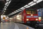 146 021 mit der RE1 (10131) nach Hamm im Abendlicht in Aachen Hbf 25.10.09