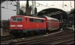 Nachschuss des in den Aachen Hbf einfahrenden RE9 mit der 111 146 als Schublok.