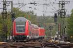 RE1 (10129) mit Zuglok 146 017-9 nach Hamm (auch wenn das FIS sich selbststndig gender hat) bei der Ausfahrt in Aachen Hbf.