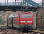 111 016 mit der RE4 (10429) nach Dortmund bei der Ausfahrt in Aachen Hbf, 1.6.10