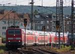 111 147-5 mit der RE4 (10426) aus Dortmund bei der Einfahrt in den Aachener Hbf, Gre an den Tf, 11.6.10