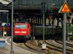 111 077-4 und eine weitere 111er haben am 29.05.2012 im Aachener Hbf als RE9 nur vier Doppelstockwagen im Sandwich.