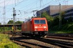 Nochmal die 185 234-2 von Railion rangiert in Aachen-West bei einen Sommertag am 12.8.2012.