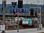 Cobra 186 219 (2827) schlngelt sich am 15.09.2012 mit einem gemischten Gterzug von Aachen West kommend unter der Burtscheider Brcke durch das Gleisvorfeld des Aachener Hbf.