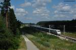 Fotowolke Extrem: Gerade als ICE 621 um die Ecke bog, kam die Fotowolke und verdunkelte mir das Motiv bei Allersberg, 02.08.2011