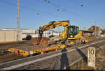 VDE 8 Komplexmaßnahme Halle Rosengarten–Angersdorf  ▶ Standort: Bahnhof Angersdorf    Zweiwegebagger Liebherr A 922 Rail Litronic (99 80 9903 518-5 D-JUV) steht mit zwei