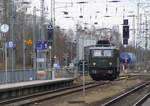 Wimmelbild mit EGP 142 150-2 kurz vor dem Bf Anklam am 18.03.2021