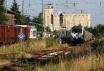 Während 247 904 der EGP mit ihrem Zug noch im Bf Anklam auf 3 steht und auf freie Gleise im Binnenhafen wartet, kommt Locon 187 08x mit dem Gipszug nach WSRR durchgefahren - 29.07.2021 - ich