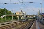 Blick auf den Bahnhof Bad Belzig. Er ging 1879 mit der Kanonenbahn in Betrieb. Das Stellberg Big im Hintergrund ging 1992 in betrieb und ersetzte 2 mechanische Stellwerke. 2006 wurde die Strecke bis Wiesenburg mit ESTW umgerüstet und die Bahnhöfe mit neuen Bahnsteigen und Treppen modernisiert. Bad Belzig ist die fünfte Betriebsstelle an der B Linie. Beelitz, Borkheide, Brück, Baitz, Belzig und Borne.

Bad Belzig 20.07.2020