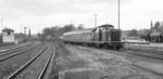 Am 14.4.89 schob eine 211er ihren Wendezug nach Schweinfurt aus dem Bahnhof Bad Neustadt (Saale).