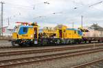 Rail Power Systems Plasser und Theurer MTW 100 9436 009-1 Arbeitsfahrzeug am 21.03.20 in Bad Vilbel Bhf vom Bahnsteig aus fotografiert