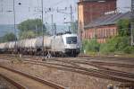 ES 64 U2-101 Hupac mit Tankzug aus Richtung Lif Kbs 820 im Gleisvorfeld Bamberg ( im Hintergrund    Die Bamberger Mlzerei   ) 13.06.07