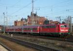 111 186 schiebt am 27.Dezember 2012 die RB 59350 nach Saafeld(Saale) aus den Bahnhof Bamberg Richtung Lichtenfels.