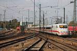 Nachschuss auf 401 004-7  Fulda , der am 21.10.2015 als ICE 70 (Basel SBB - Hmaburg Altona) den Badischen Bahnhof von Basel in Richtung Deutschland verlässt.