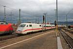 Einfahrt von 401 519-4/401 051-8  Osnabrück  am 17.11.2015 als ICE 70 (Basel SBB - Hamburg Altona) auf Gleis 4 in den Badischen Bahnhof von Basel.