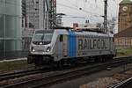 Durchfahrt am 24.11.2015 über Gleis 1 von Railpool/BLS Cargo 187 007-0 als Lokzug durch den Badischen Bahnhof von Basel in Richtung Rangierbahnhof Muttenz, um dort einen Zug in Richtung Itlaien